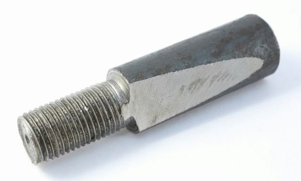 Клин крепления шкворня ГАЗ-3307, Валдай, ГАЗон NEXT (ОАО "Белкард" ГАЗ Оригинал) /51-3001025-02/