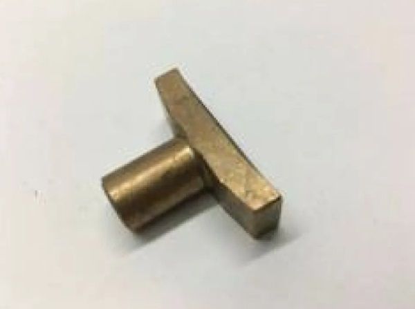 Лапка вилки (сухарь) КПП ГАЗон NEXT н/о (11 мм.) (ООО "НИЖЕГОРОДСКИЕ МОТОРЫ" ГАЗ Оригинал) /С41R11-1702028-10/